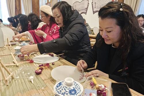 民革市委会开展妇女节庆祝活动 (8)_副本.jpg